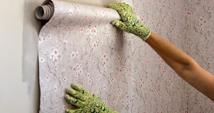 How to install wallpaper at home